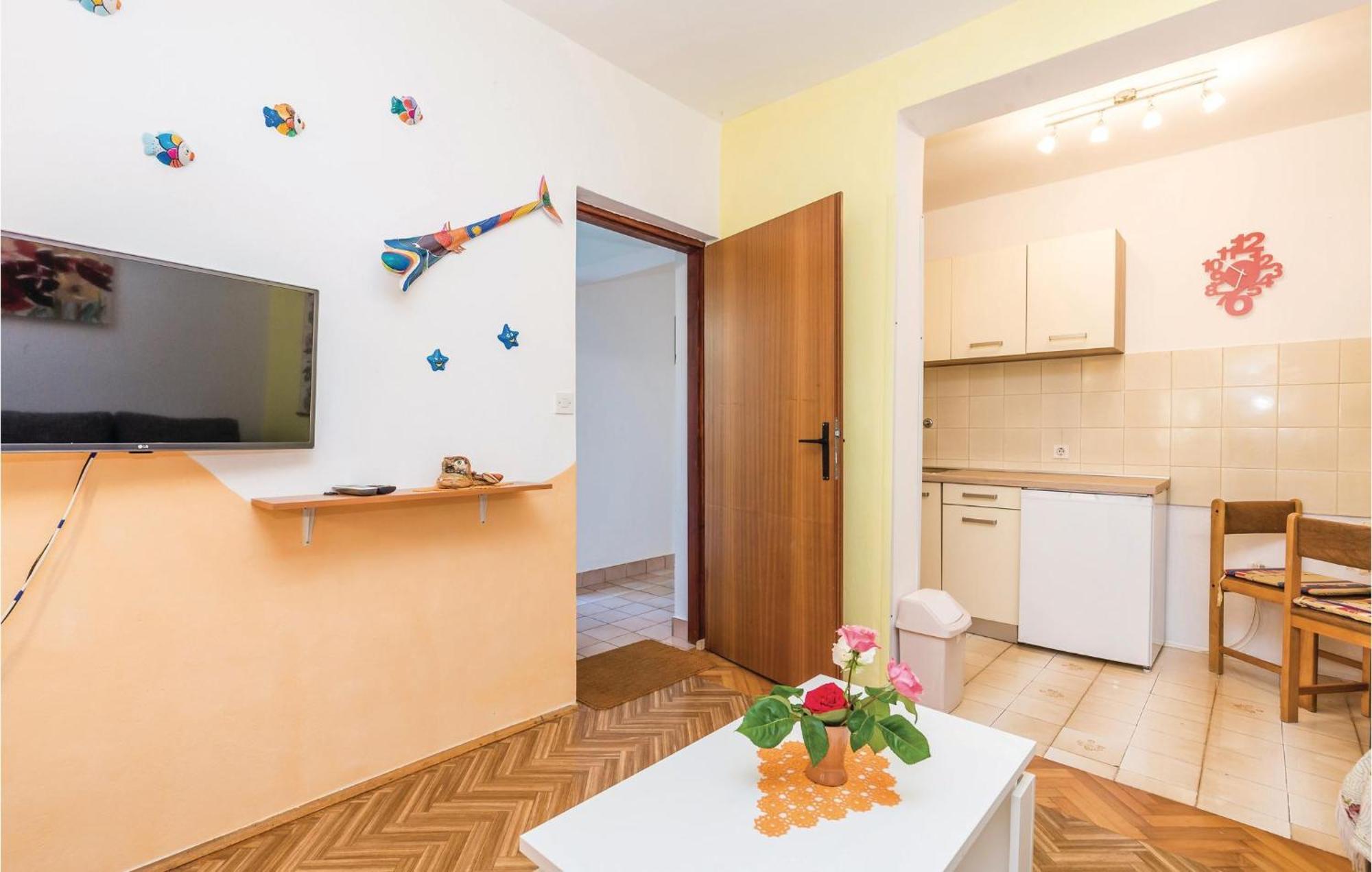 Stunning Apartment In Barbat-Rab With Wifi Barbat na Rabu Buitenkant foto