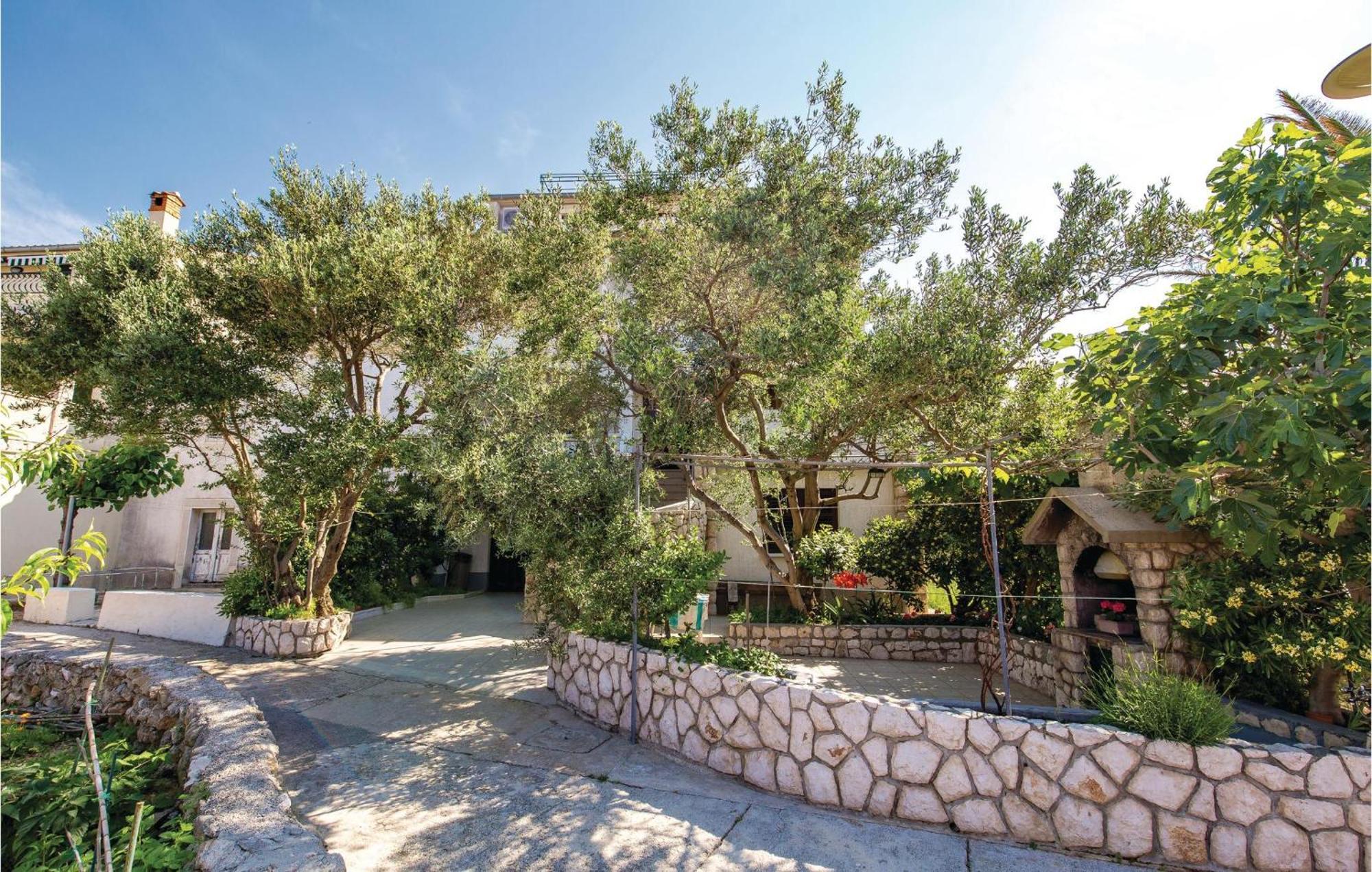 Stunning Apartment In Barbat-Rab With Wifi Barbat na Rabu Buitenkant foto