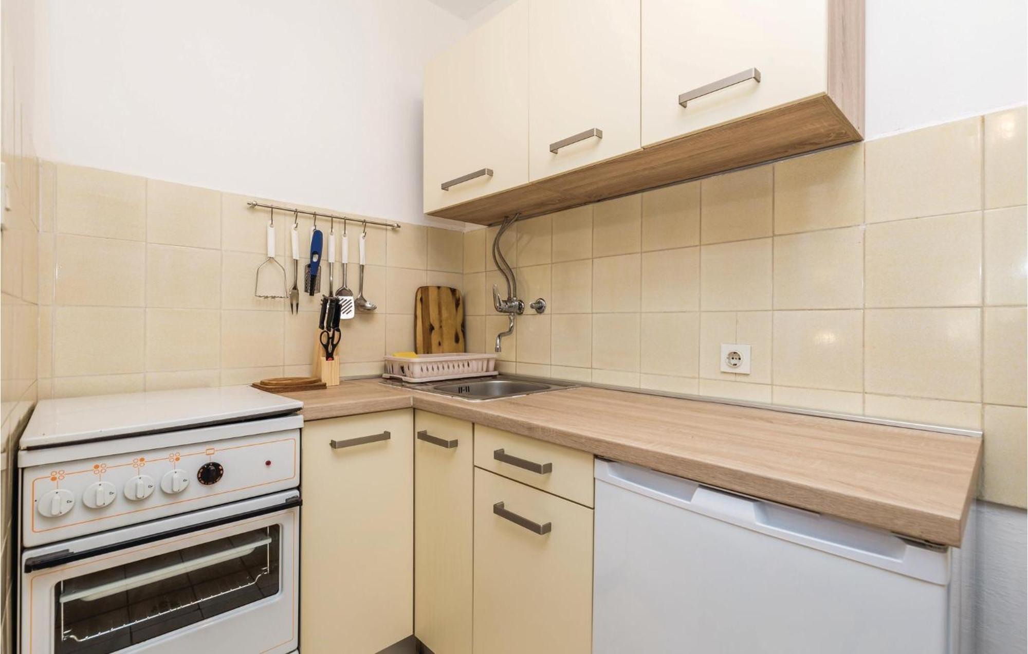 Stunning Apartment In Barbat-Rab With Wifi Barbat na Rabu Buitenkant foto