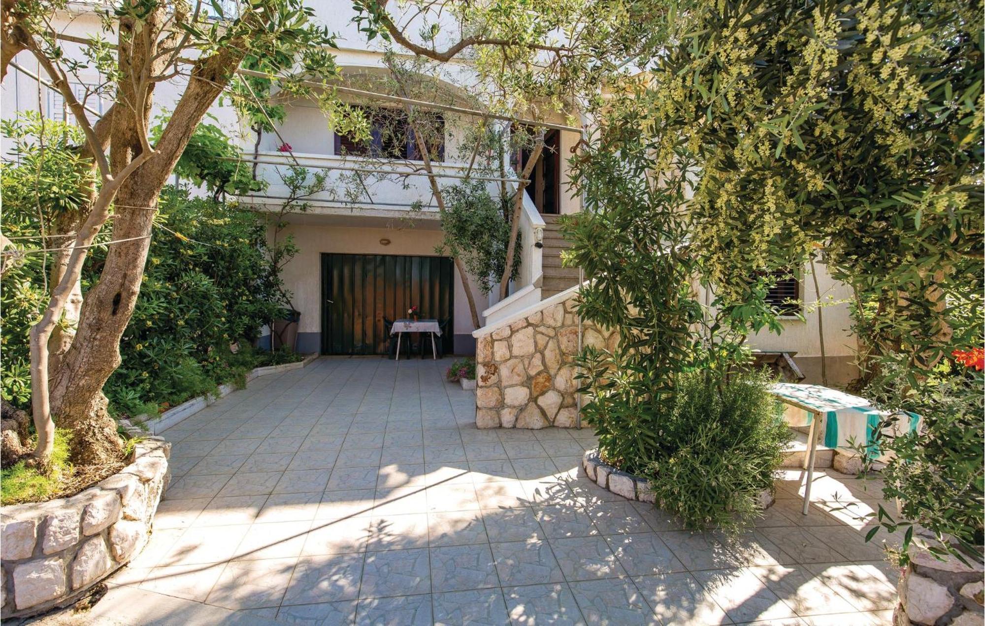 Stunning Apartment In Barbat-Rab With Wifi Barbat na Rabu Buitenkant foto