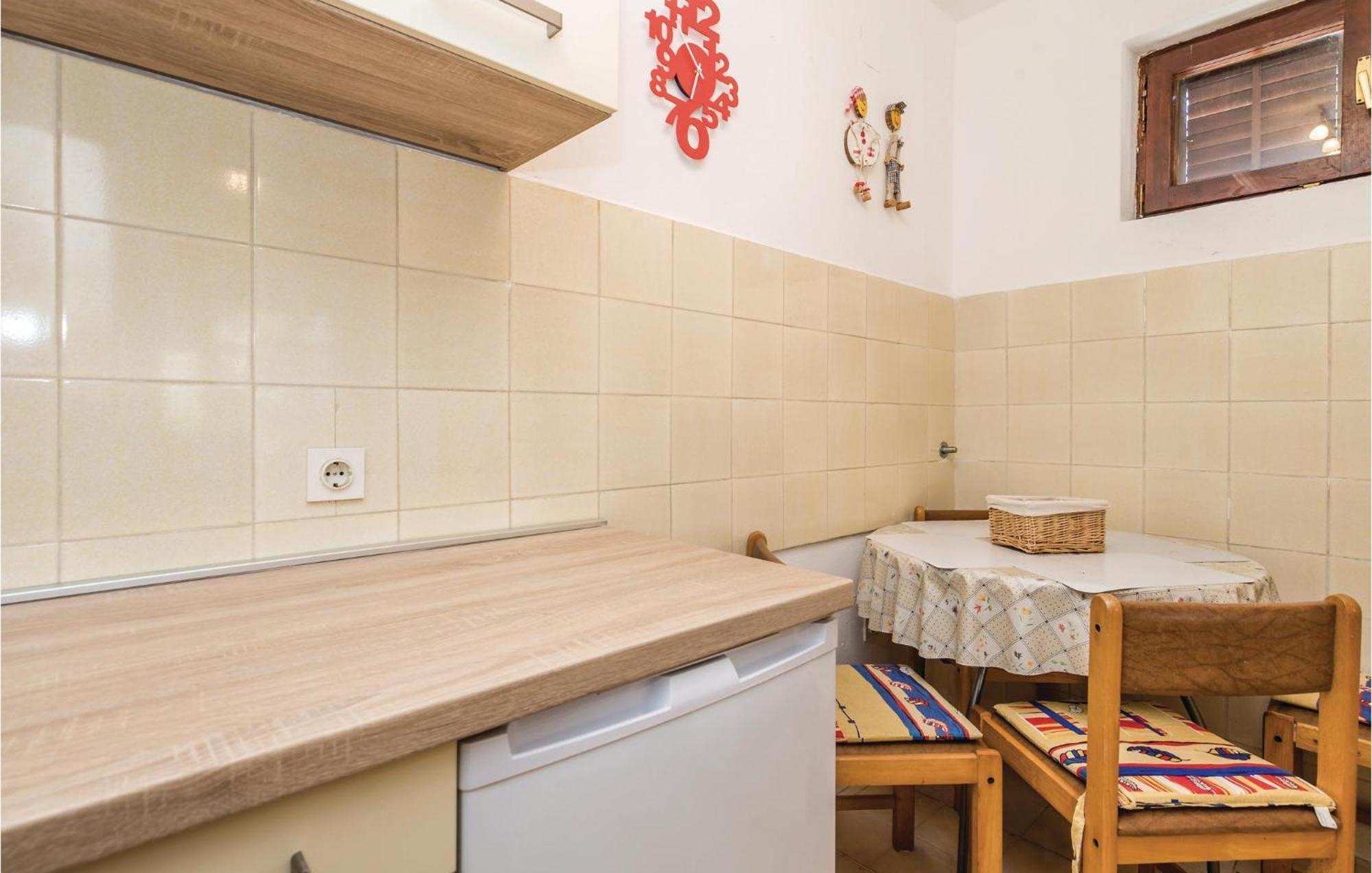 Stunning Apartment In Barbat-Rab With Wifi Barbat na Rabu Buitenkant foto