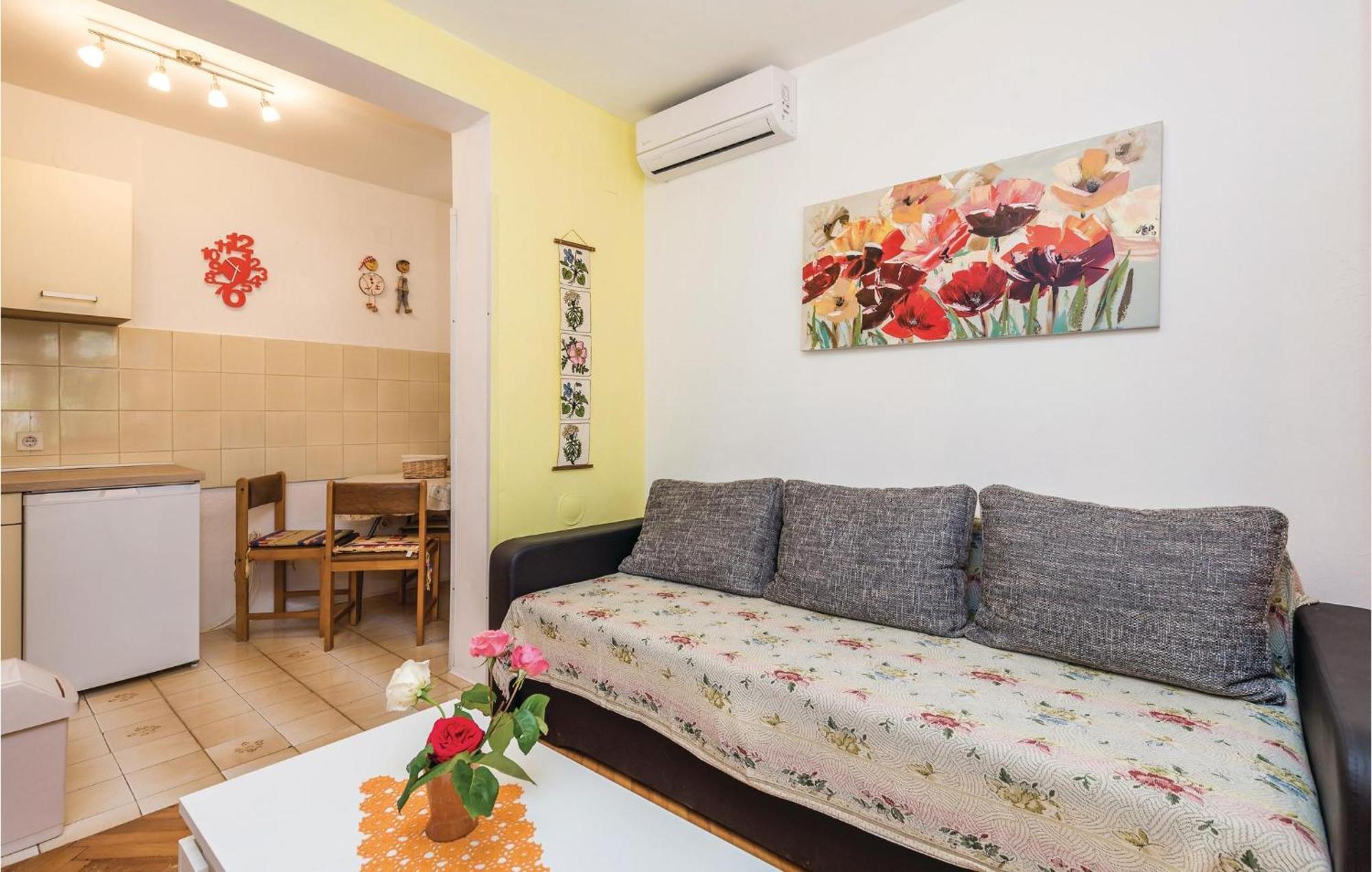 Stunning Apartment In Barbat-Rab With Wifi Barbat na Rabu Buitenkant foto