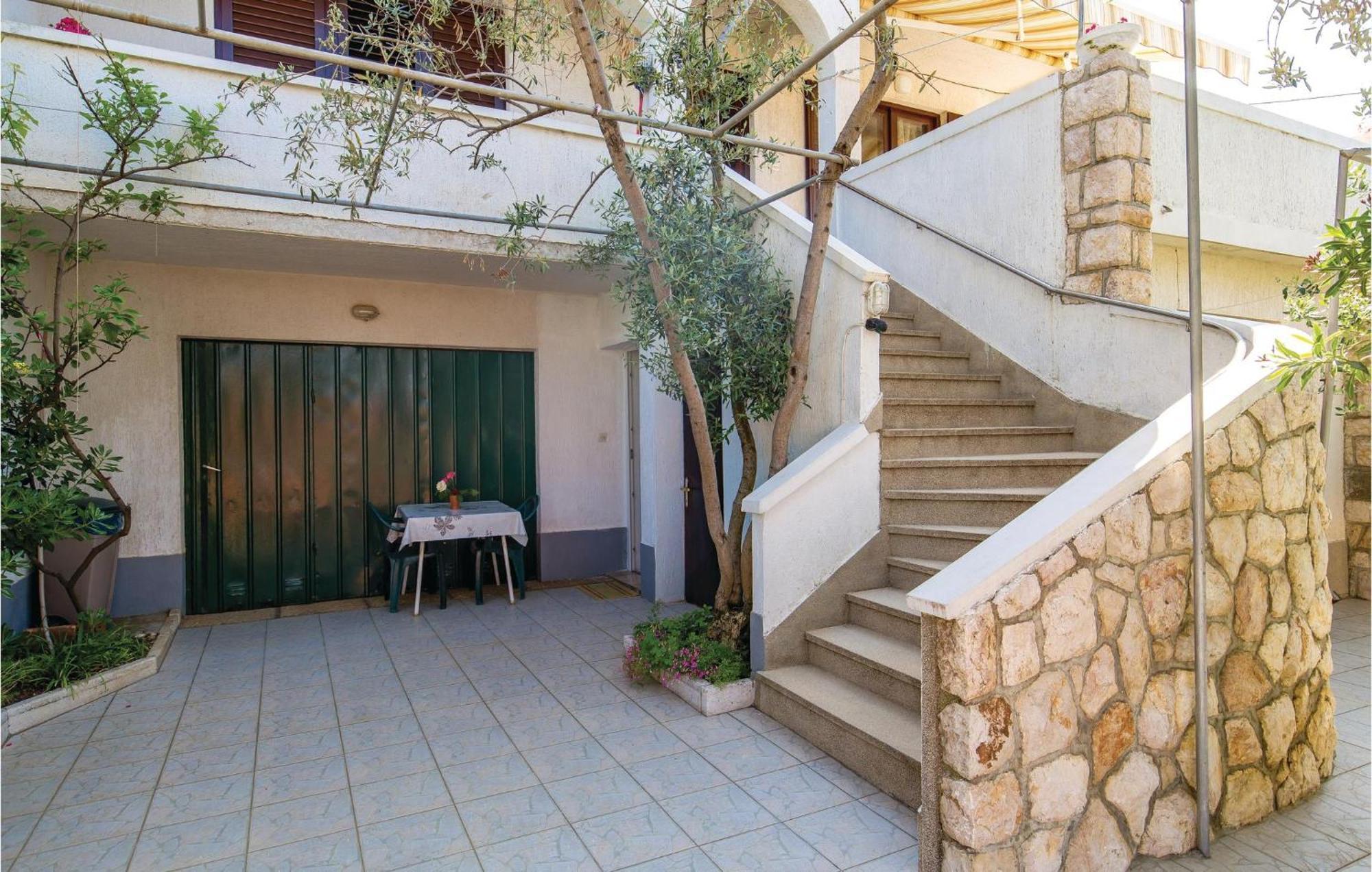 Stunning Apartment In Barbat-Rab With Wifi Barbat na Rabu Buitenkant foto